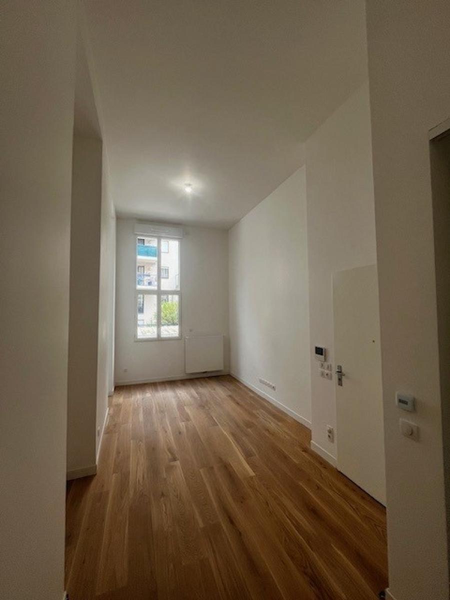 
																			1 pièce - 
																		RDC - 29m² - 1 090,98 € - Photo #0