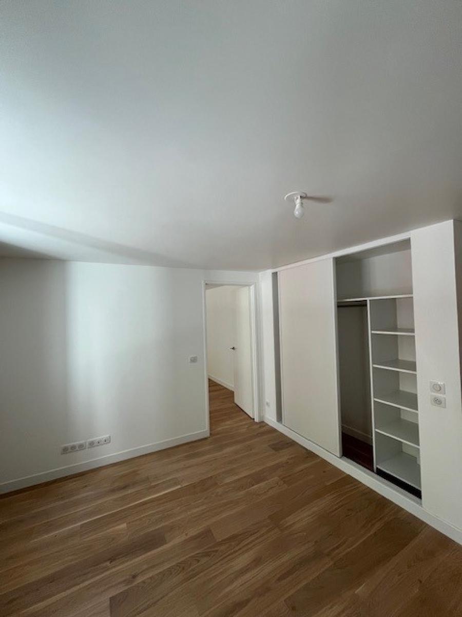 
																																							2 pièces - 
																																						RDC - 40m² - 1 331,17 € - Photo #1