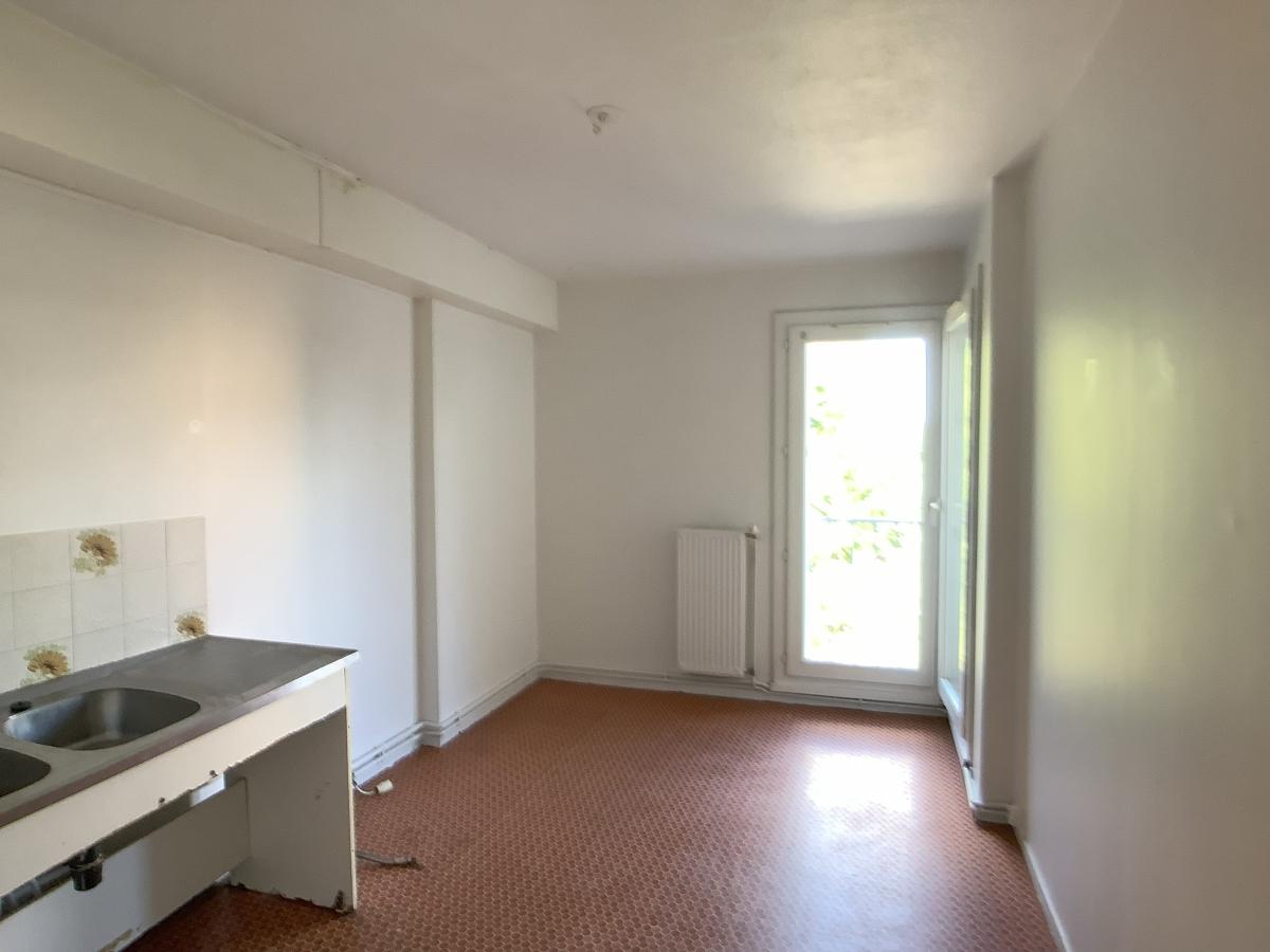
																																							4 pièces - 
																																						2ème étage - 78m² - 229 000 € - Photo #3