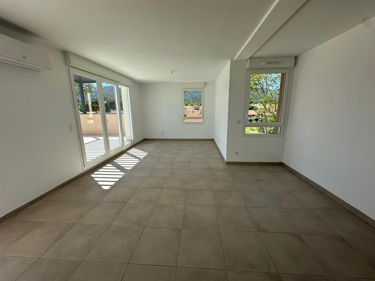 
																			4 pièces - 
																		2ème étage - 93m² - 1 079,12 € - Photo #2