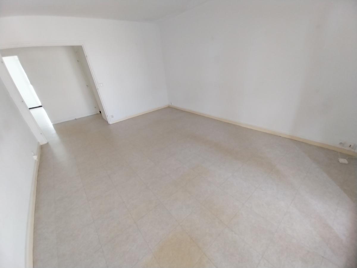 
																																							3 pièces - 
																																						RDC - 61m² - 946,50 € - Photo #5