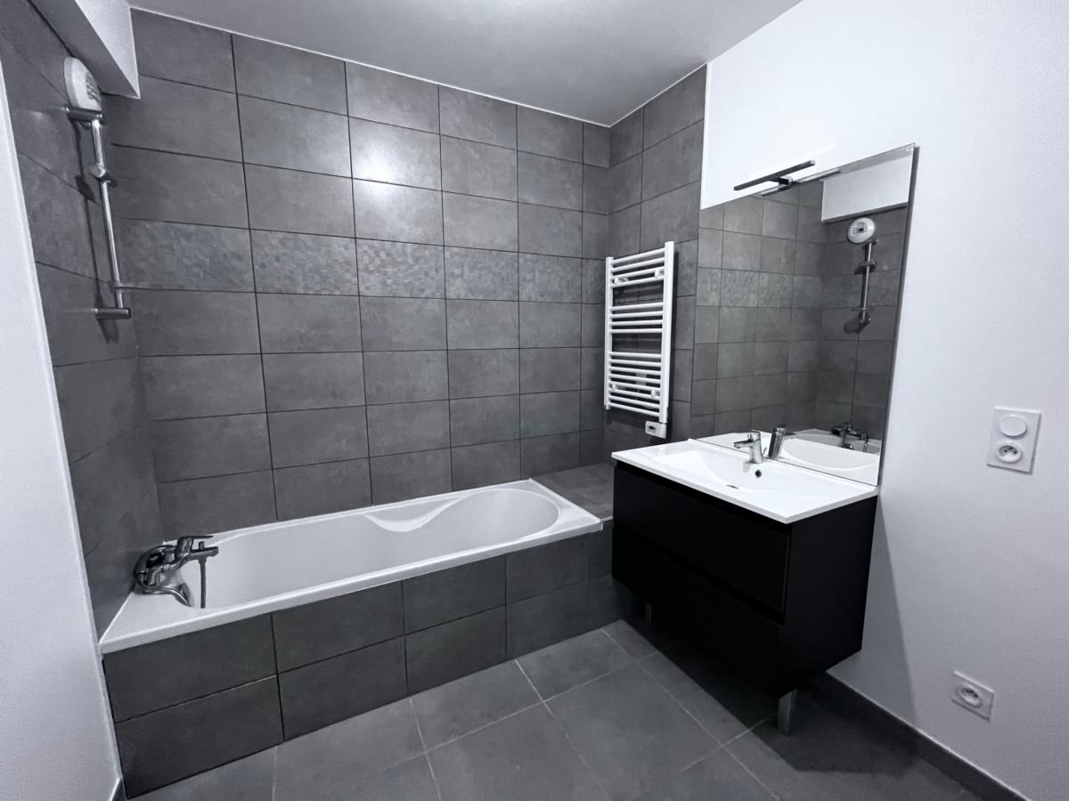 
																																							4 pièces - 
																																						RDC - 86m² - 1 200,90 € - Photo #5