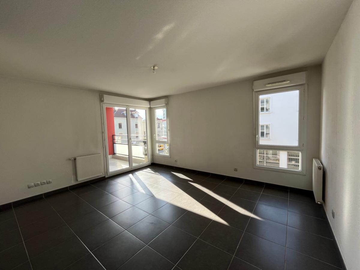 
																																							3 pièces - 
																																						2ème étage - 65m² - 1 018,50 € - Photo #2