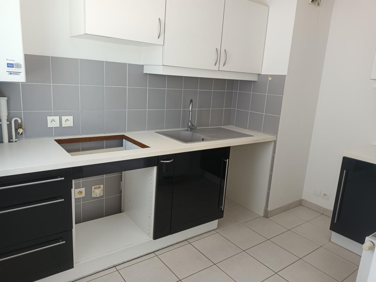 2 pièces - 2ème étage - 43m² - 912,36 € - Photo #2