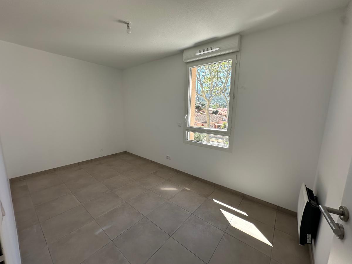 
																			4 pièces - 
																		2ème étage - 93m² - 1 079,12 € - Photo #4