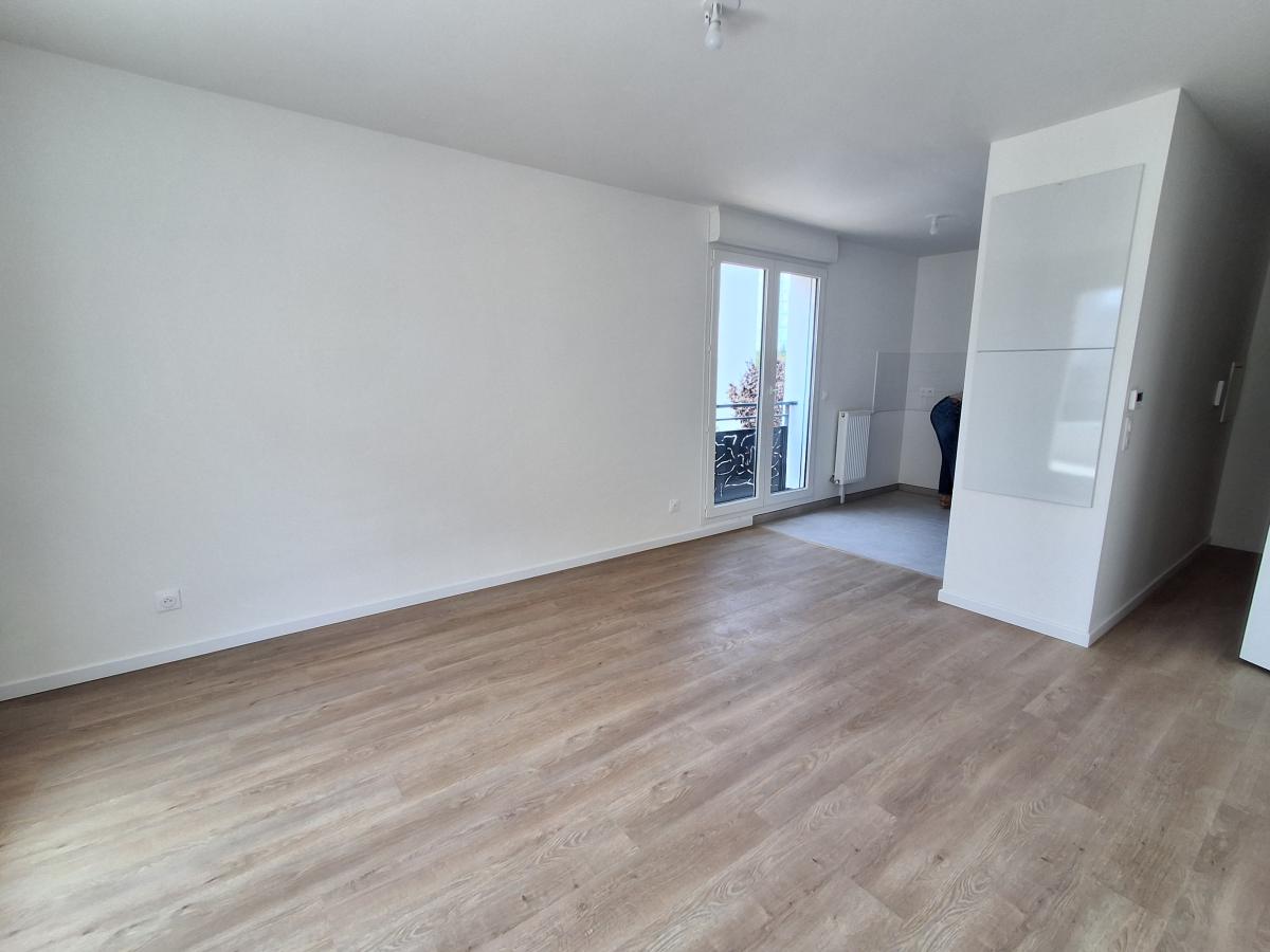 2 pièces - 1er étage - 45m² - 964,22 € - Photo #2