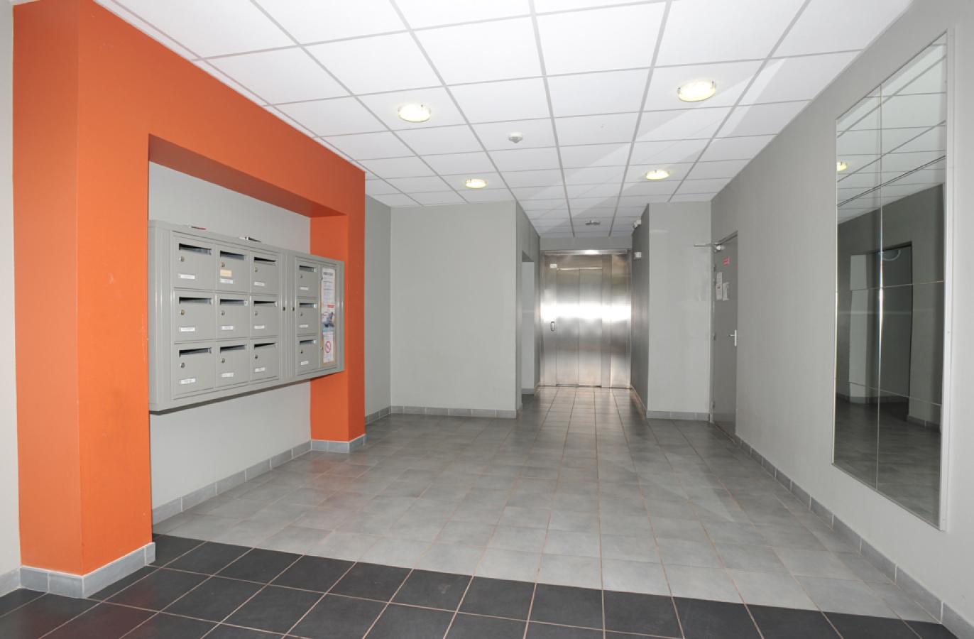
																																							3 pièces - 
																																						4ème étage - 65m² - 876,23 € - Photo #1