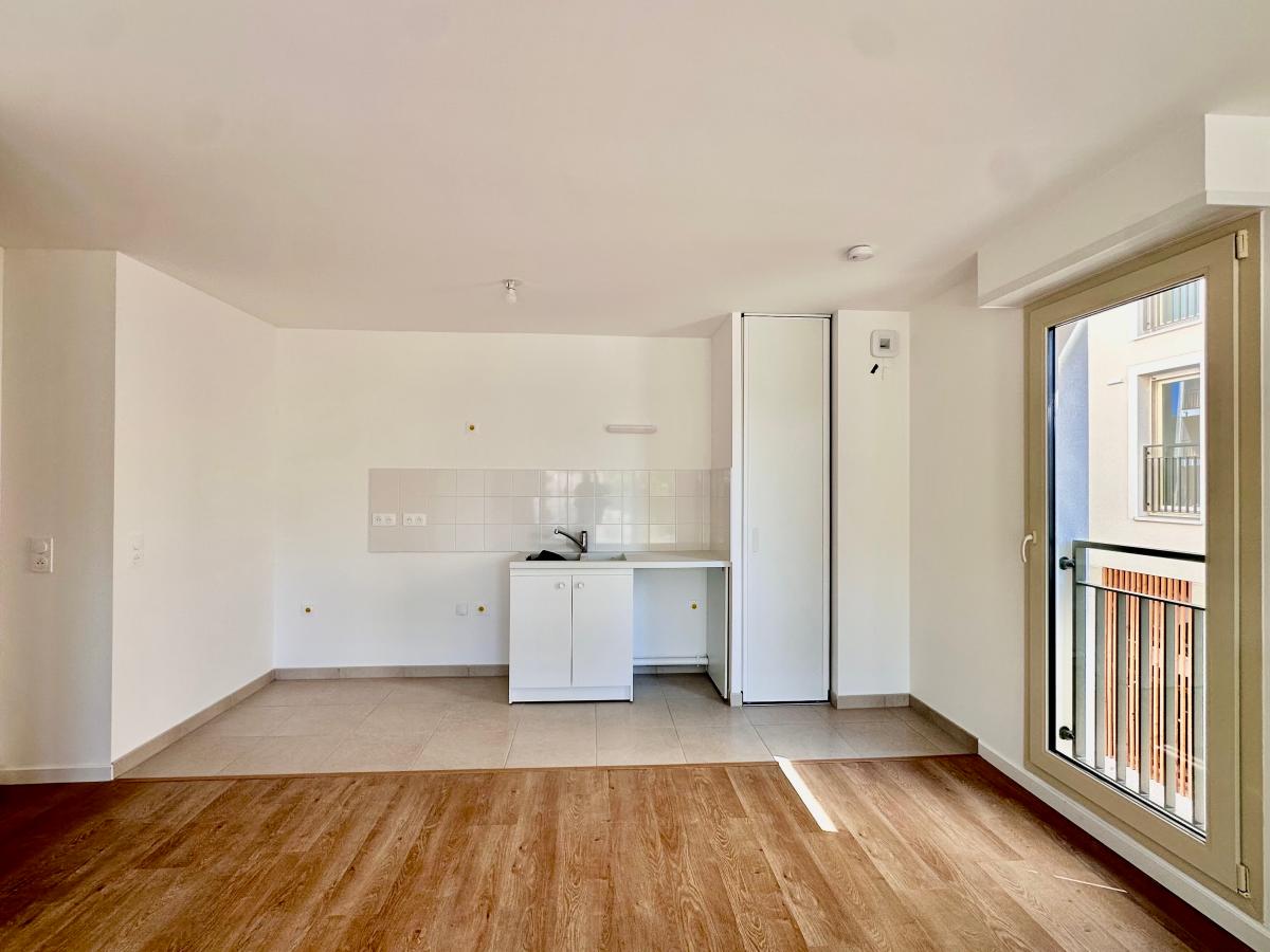 
																			1 pièce - 
																		4ème étage - 32m² - 664,63 € - Photo #2