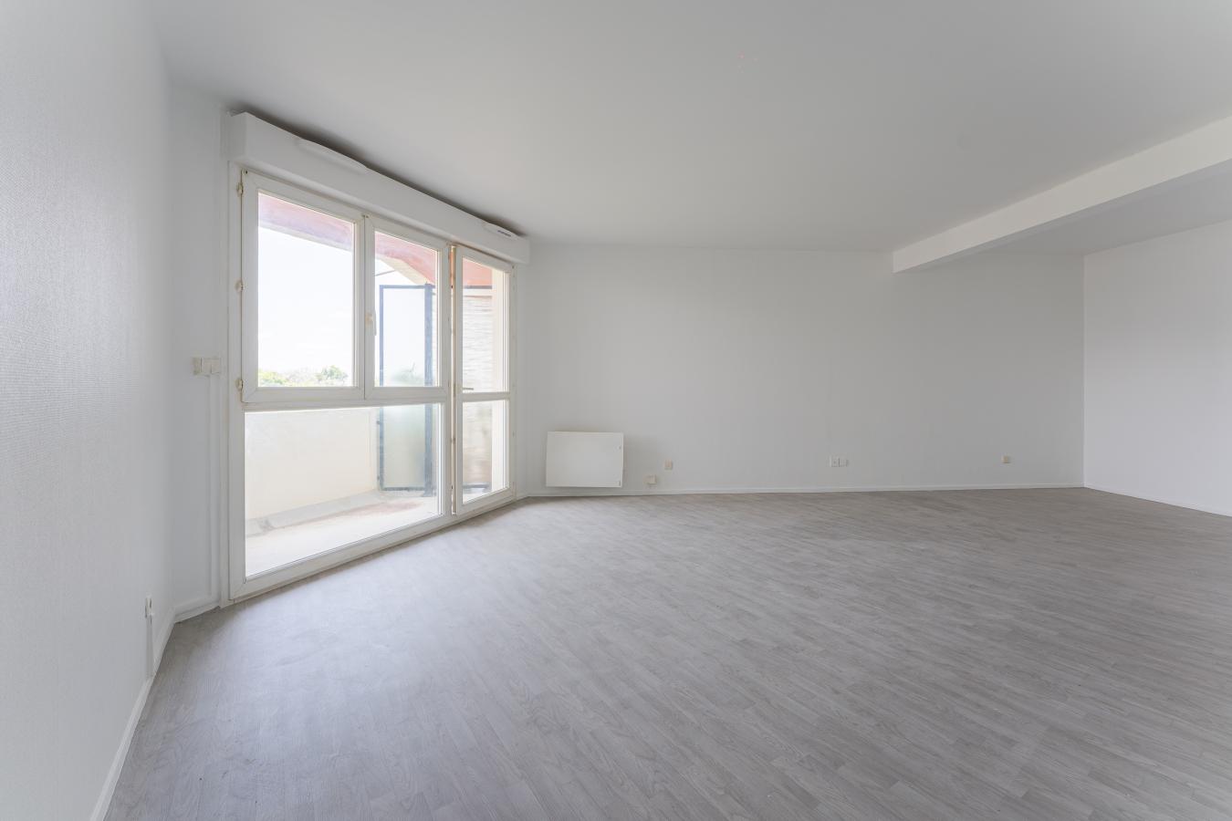 
																																							1 pièce – 
																																						7ème étage – 40m² - 124 000 € - Photo #2