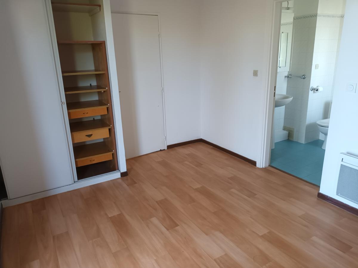 
																																							4 pièces - 
																																						2ème étage - 80m² - 1 723,13 € - Photo #7