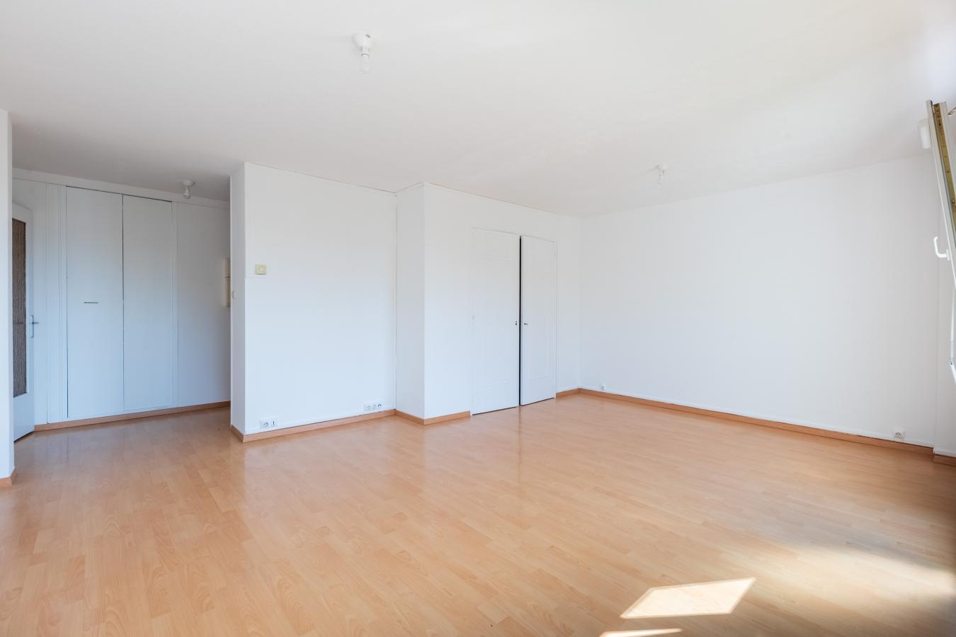 
																			4 pièces – 
																		4ème étage – 65m² - 240 200 € - Photo #3