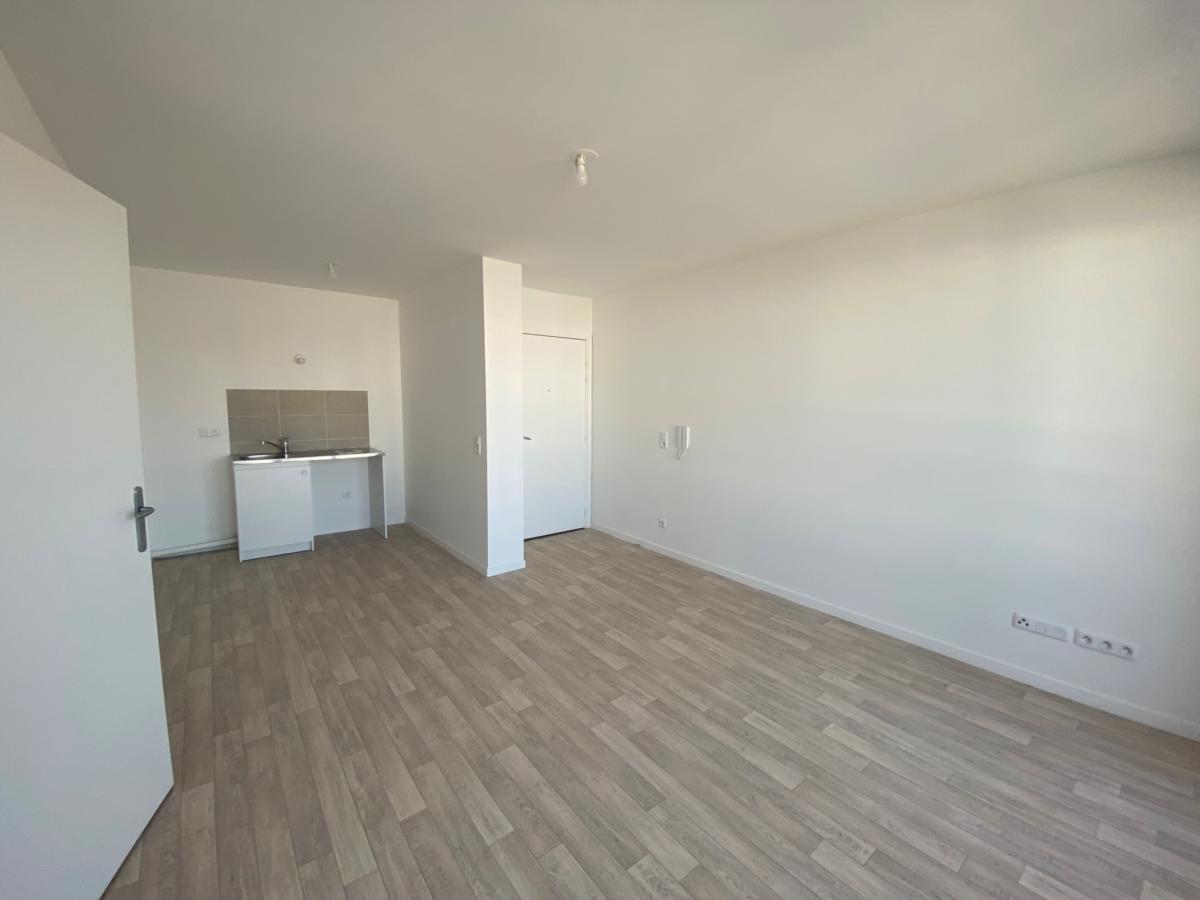 
																			4 pièces - 
																		3ème étage - 67m² - 919,93 € - Photo #1