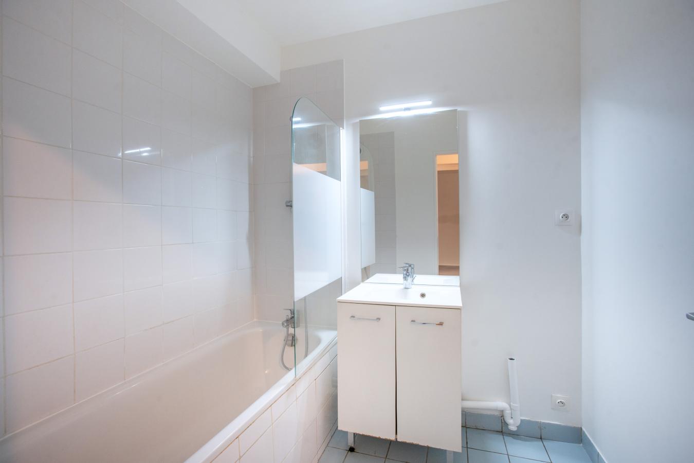 
																																							3 pièces - 
																																						RDC - 65m² - 1 863,93 € - Photo #5