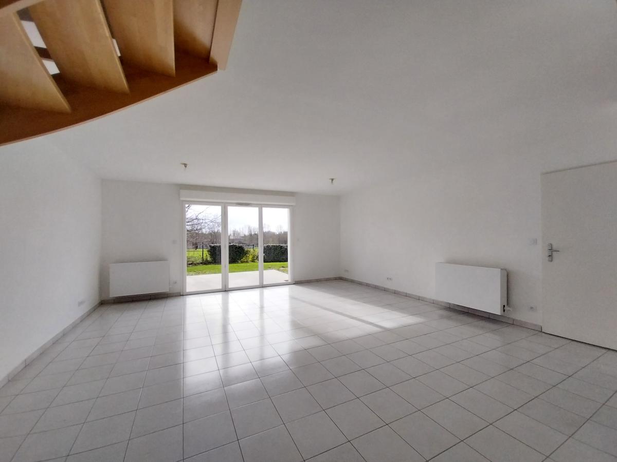 
																																							5 pièces - 
																																						RDC - 106m² - 744,99 € - Photo #1