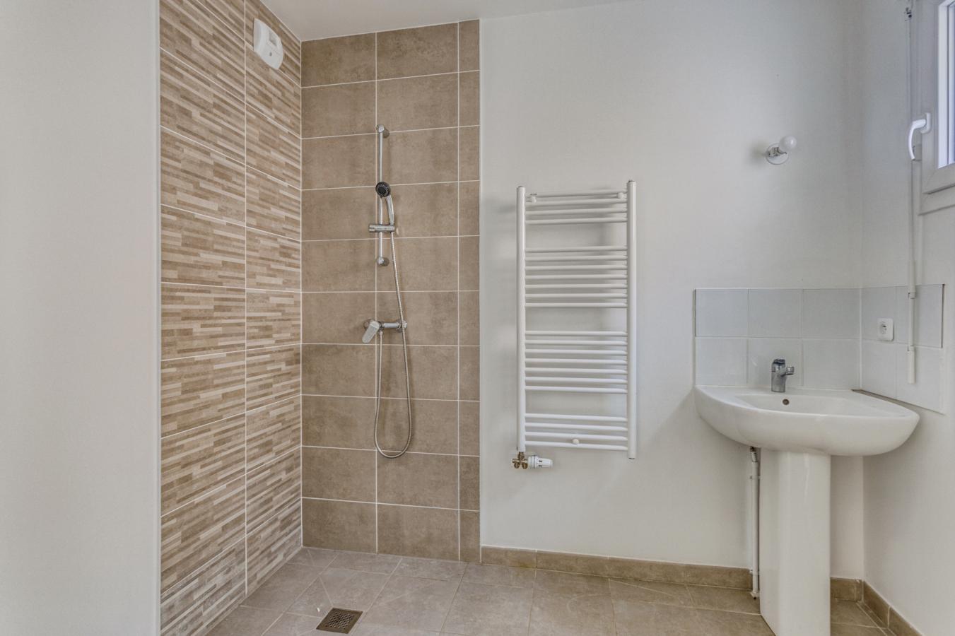 
																																							6 pièces - 
																																						RDC - 134m² - 1 781,26 € - Photo #3