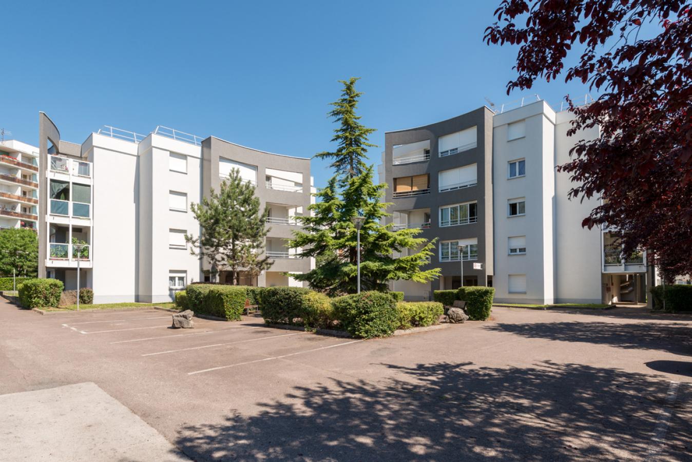 4 pièces - 4ème étage - 83m² - 890,45 € - Photo #2
