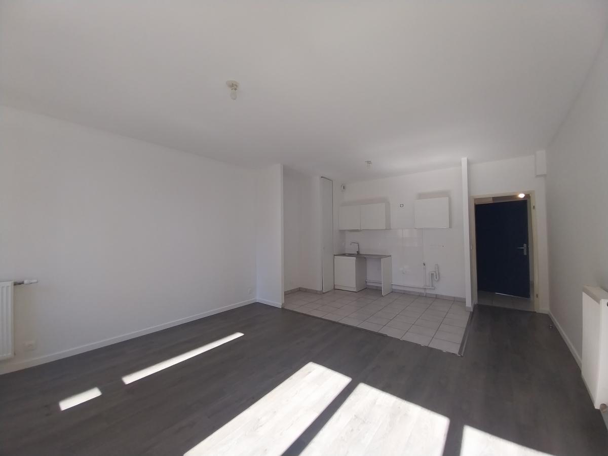 4 pièces - 2ème étage - 85m² - 1 104,92 € - Photo #2