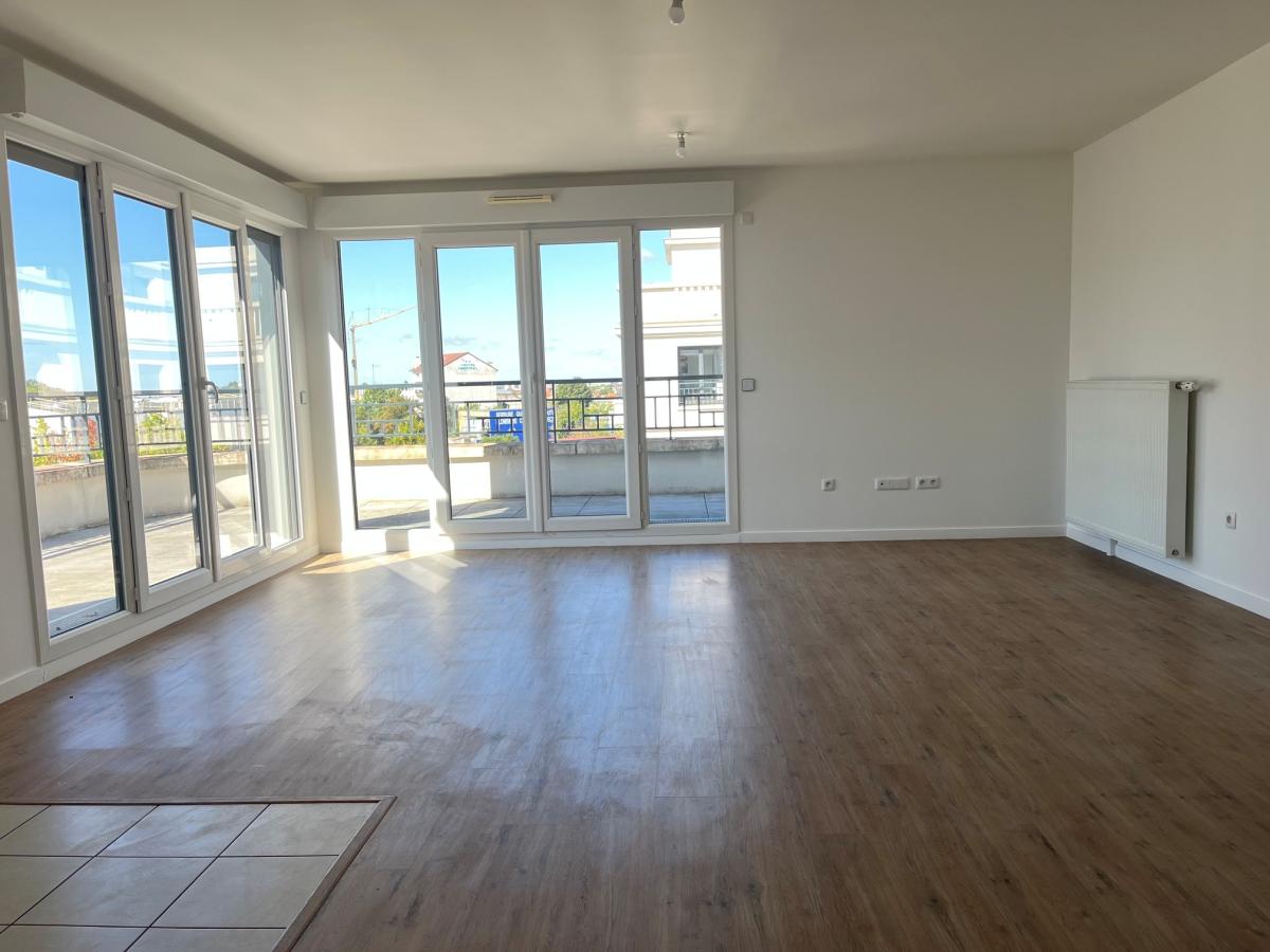 4 pièces - 4ème étage - 85m² - 1 813,61 € - Photo #0