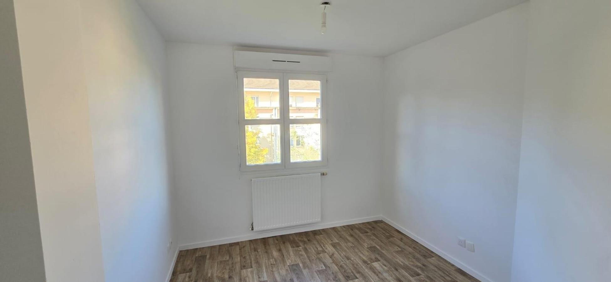4 pièces - 2ème étage - 77m² - 937,89 € - Photo #4