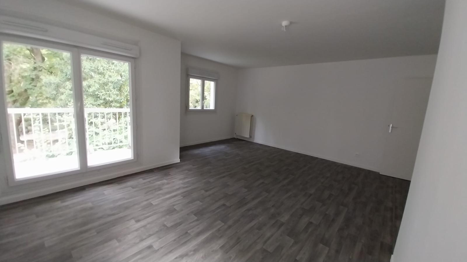 
																																							4 pièces - 
																																						1er étage - 83m² - 229 000 € - Photo #2