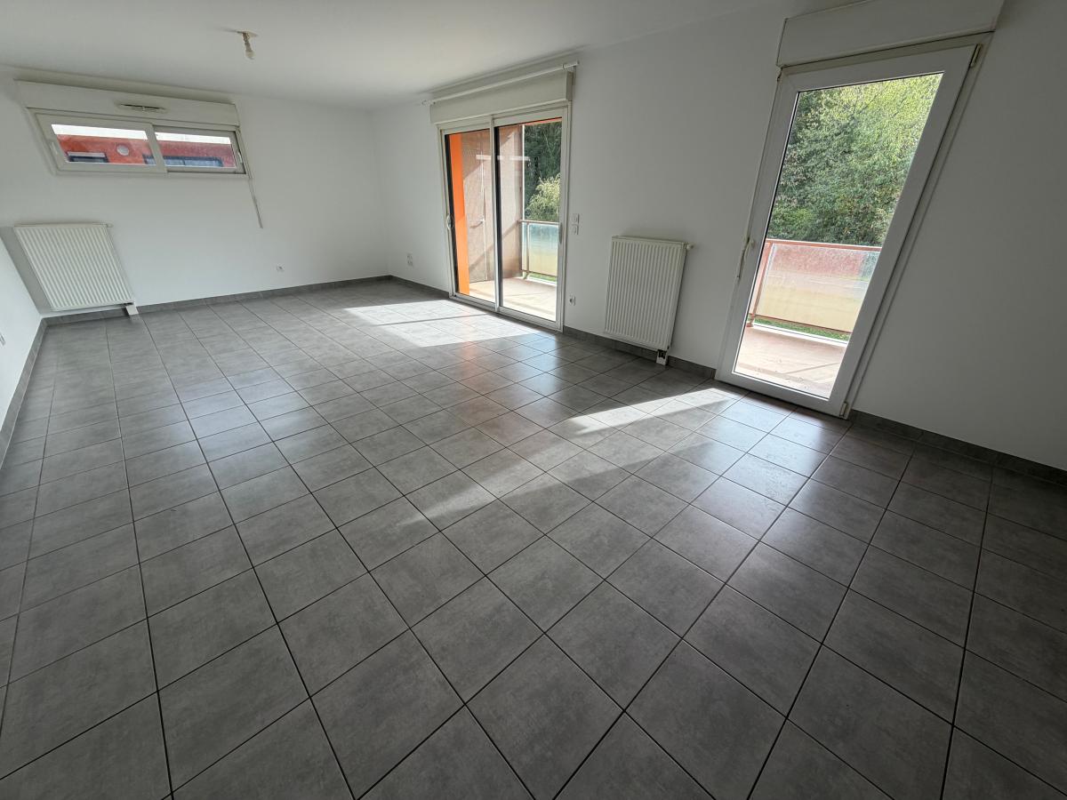 
																																							4 pièces - 
																																						1er étage - 84m² - 903,68 € - Photo #2