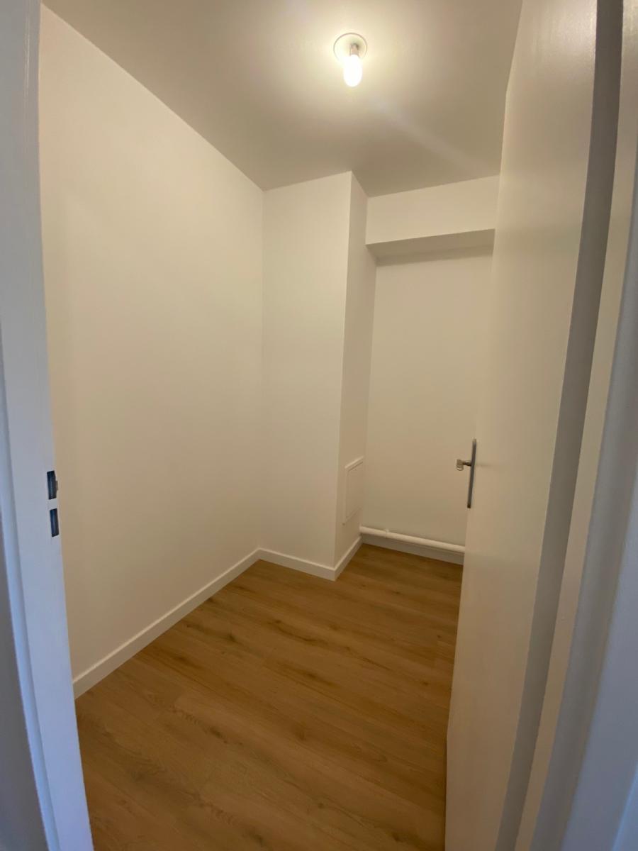 
																																							4 pièces - 
																																						5ème étage - 99m² - 2 355,44 € - Photo #6