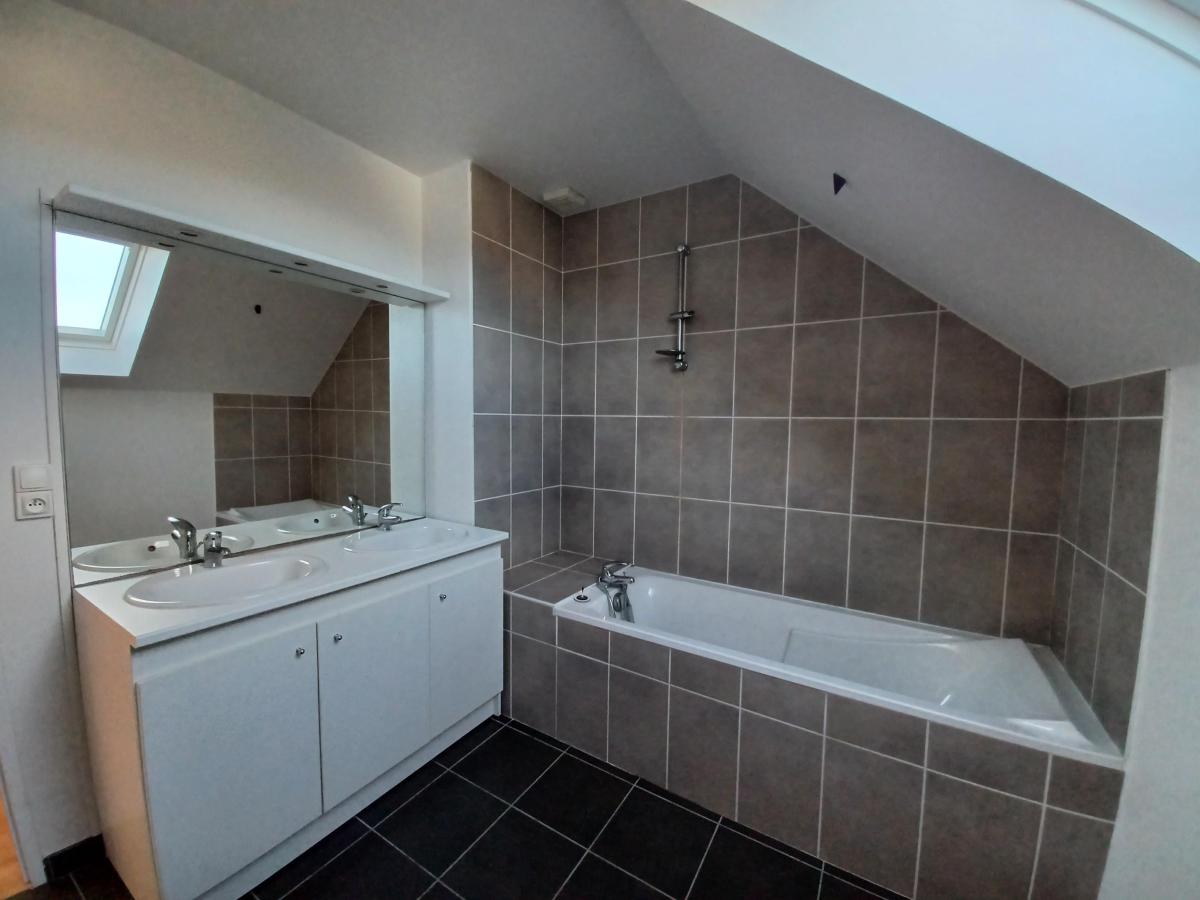 
																																							5 pièces - 
																																						RDC - 103m² - 900,88 € - Photo #4