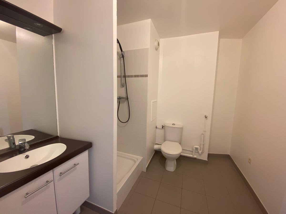 
																																							1 pièce - 
																																						2ème étage - 30m² - 855,69 € - Photo #3