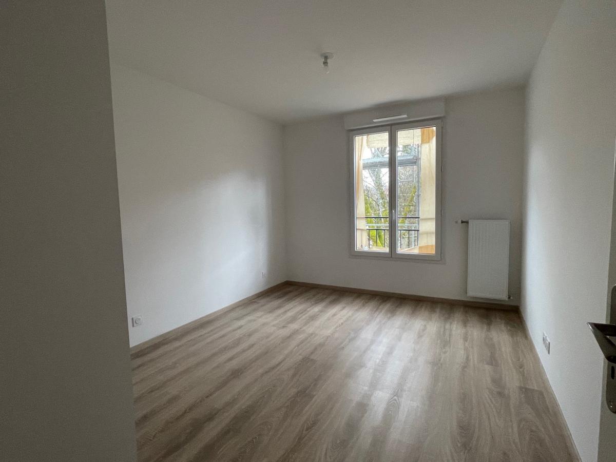 
																			4 pièces - 
																		2ème étage - 90m² - 1 376,74 € - Photo #2