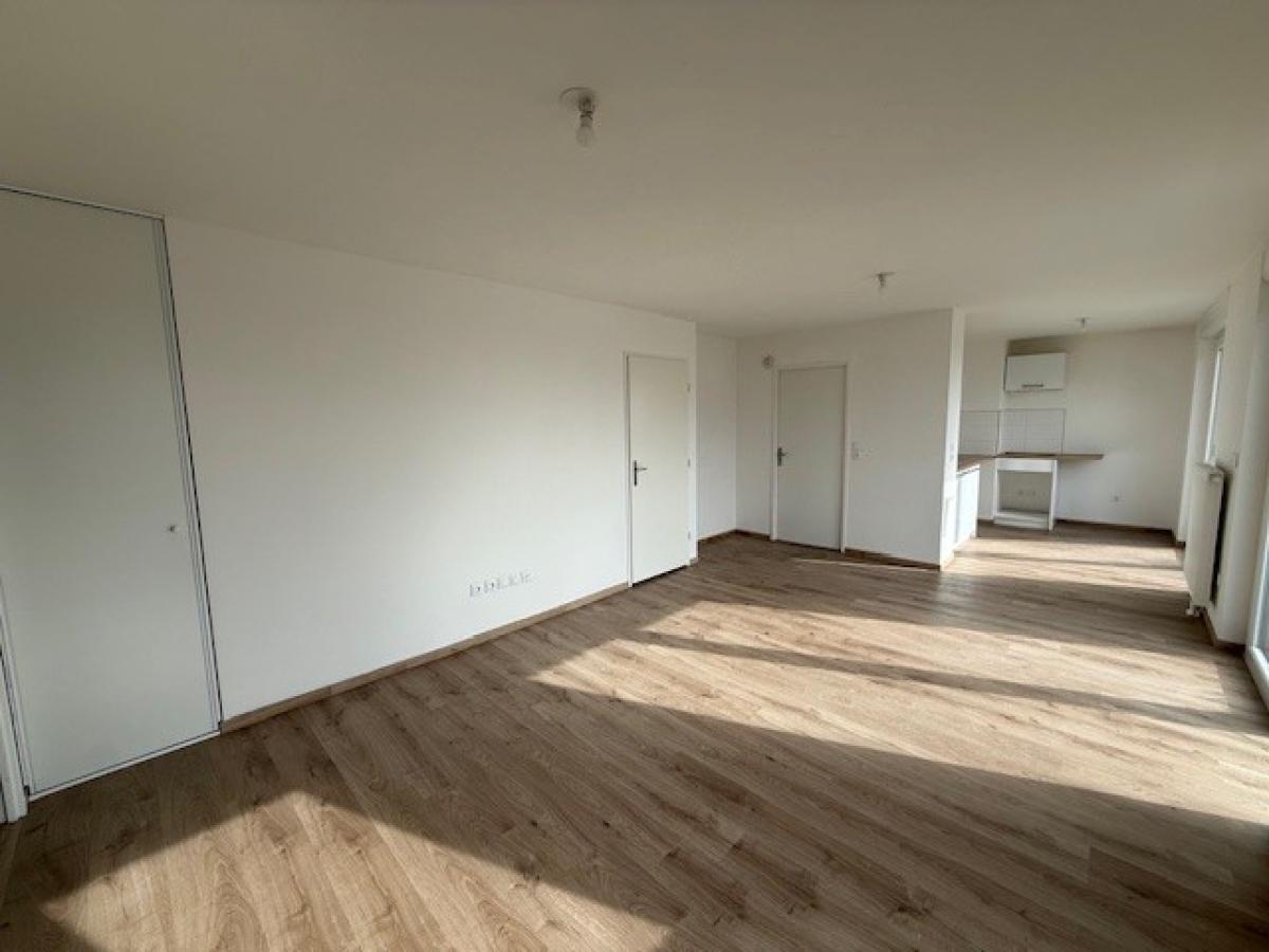 
																																							3 pièces - 
																																						5ème étage - 65m² - 833,08 € - Photo #2