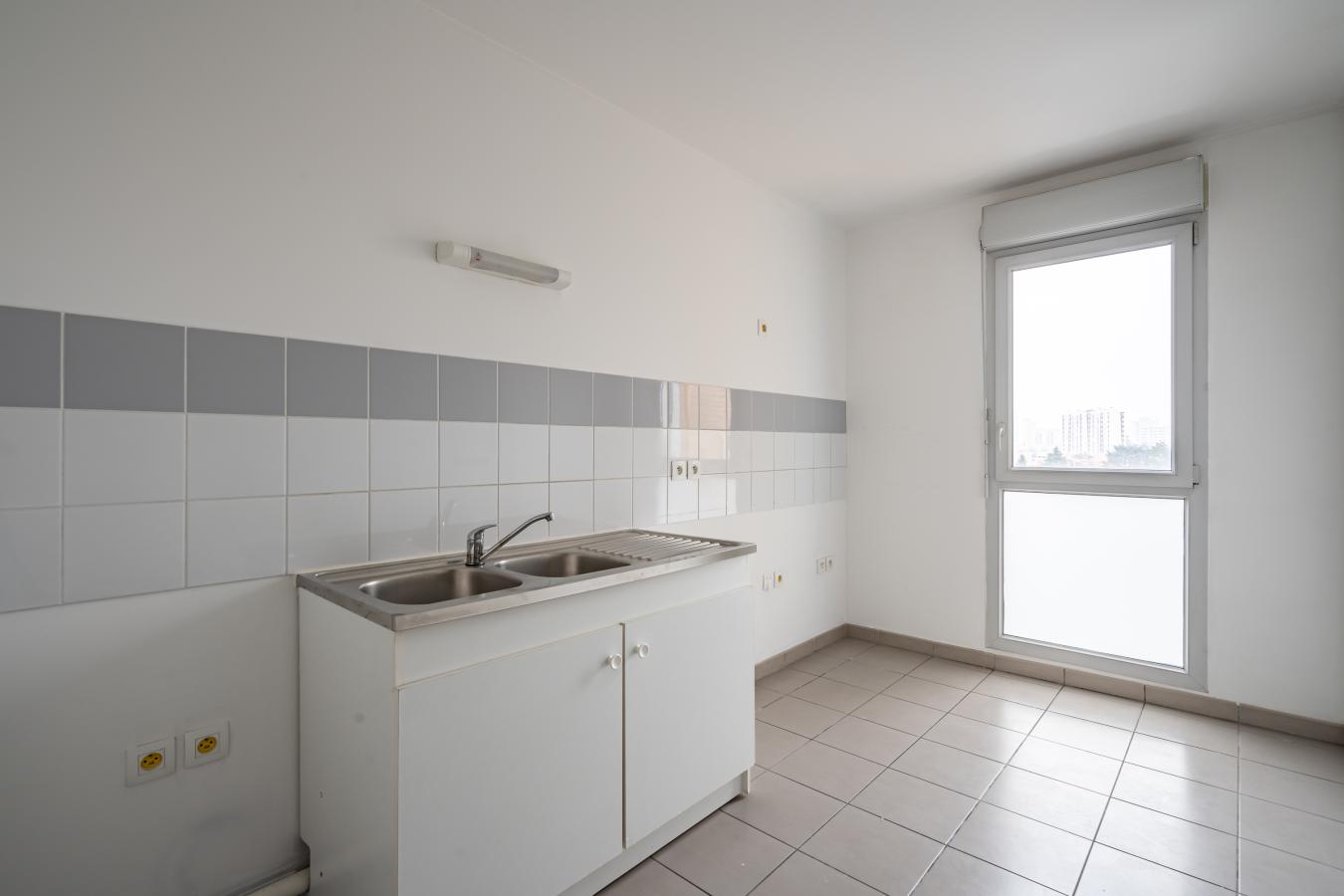 
																																							3 pièces - 
																																						1er étage - 64m² - 1 228,70 € - Photo #1