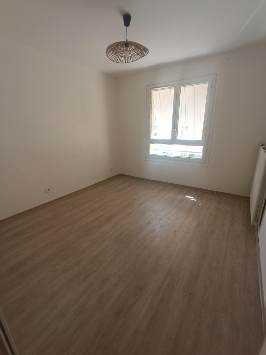 
																																							3 pièces – 
																																						2ème étage – 79m² - 192 000 € - Photo #4