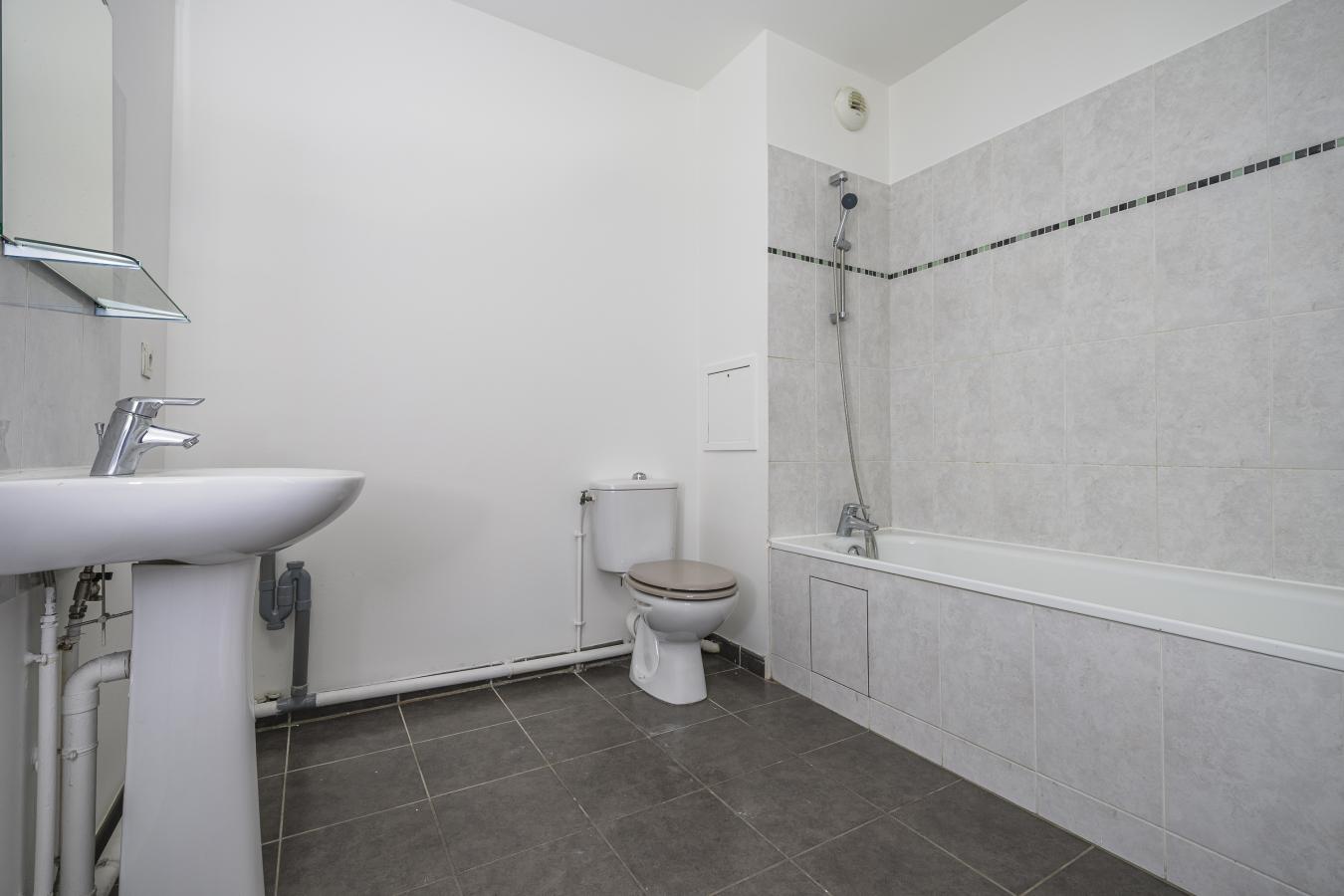 
																																							4 pièces - 
																																						4ème étage - 87m² - 1 476,68 € - Photo #2