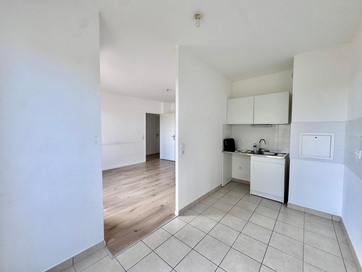 3 pièces - 1er étage - 62m² - 1 237,01 € - Photo #2