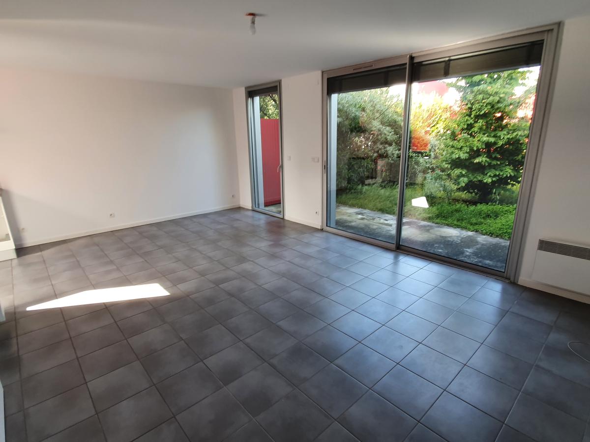 
																																							4 pièces - 
																																						RDC - 88m² - 1 123,66 € - Photo #2