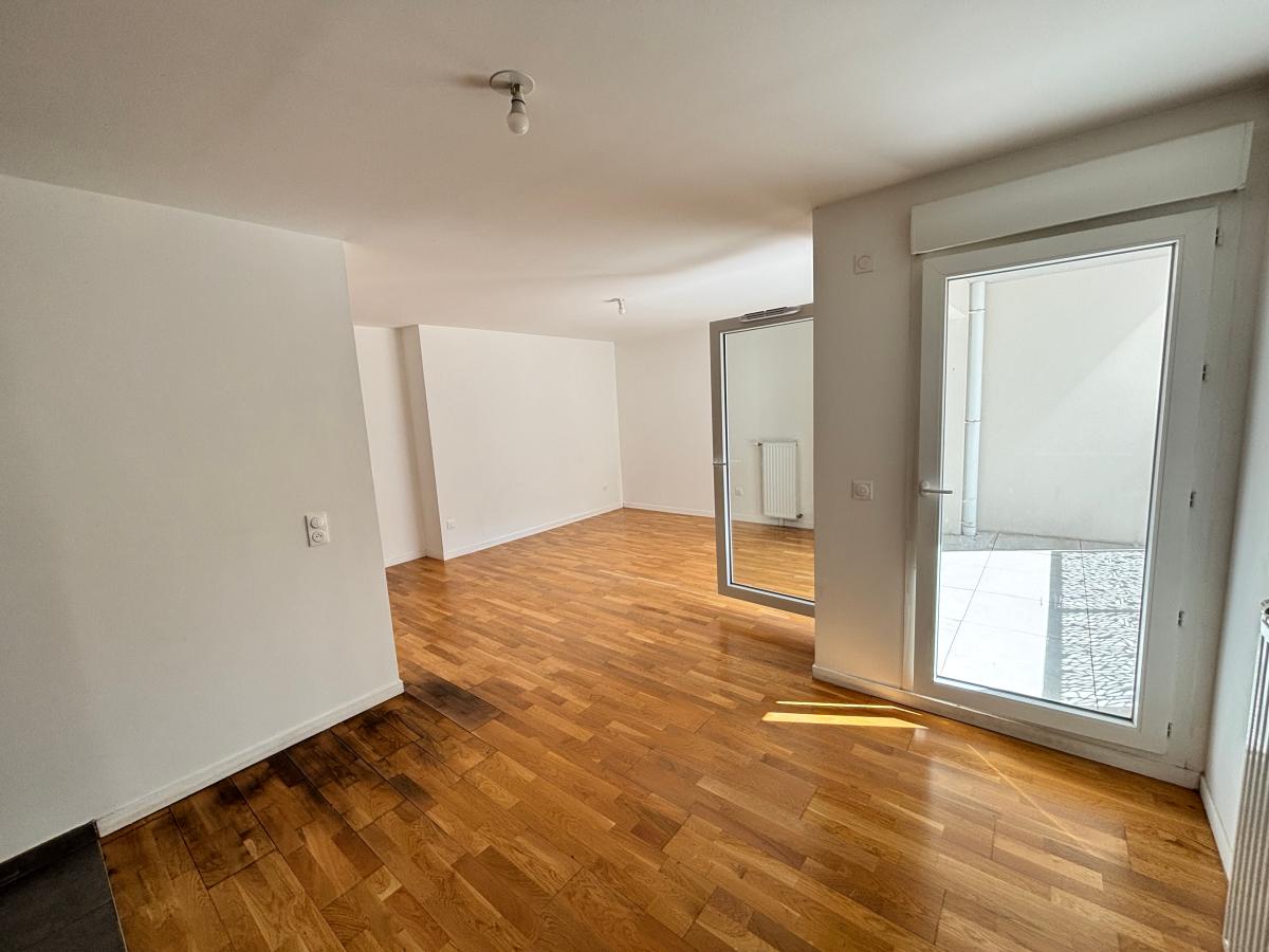 4 pièces - 1er étage - 84m² - 1 902,75 € - Photo #2