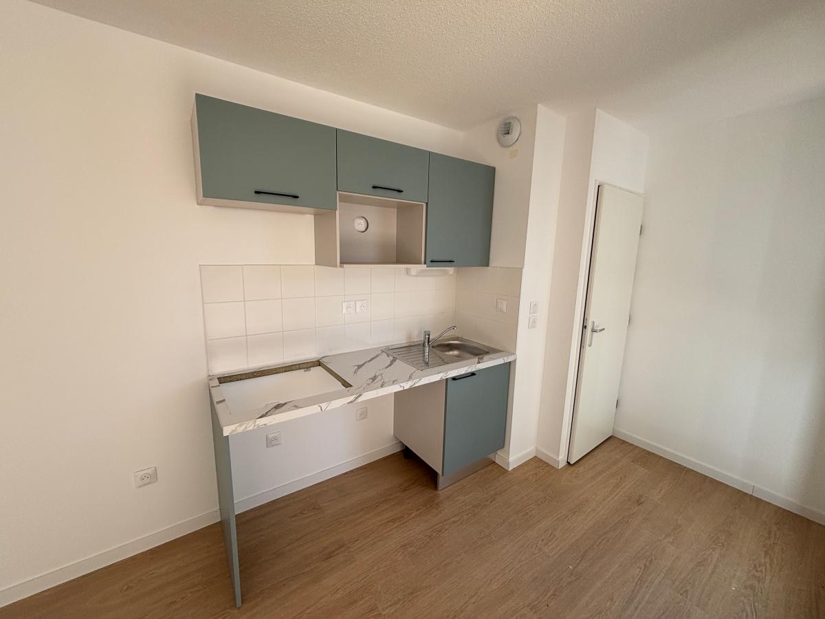 
																			3 pièces - 
																		RDC - 69m² - 760,38 € - Photo #1