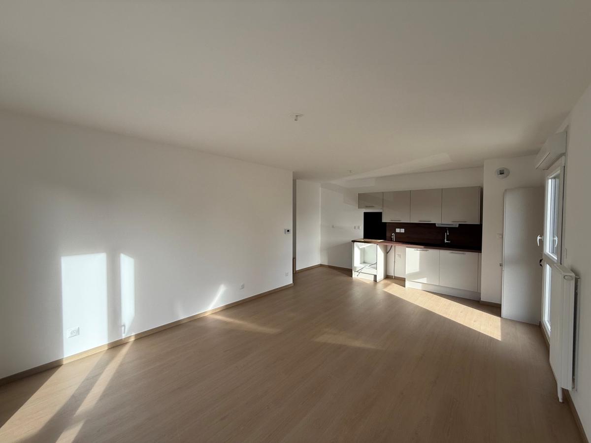 
																																							3 pièces - 
																																						1er étage - 67m² - 669,80 € - Photo #1