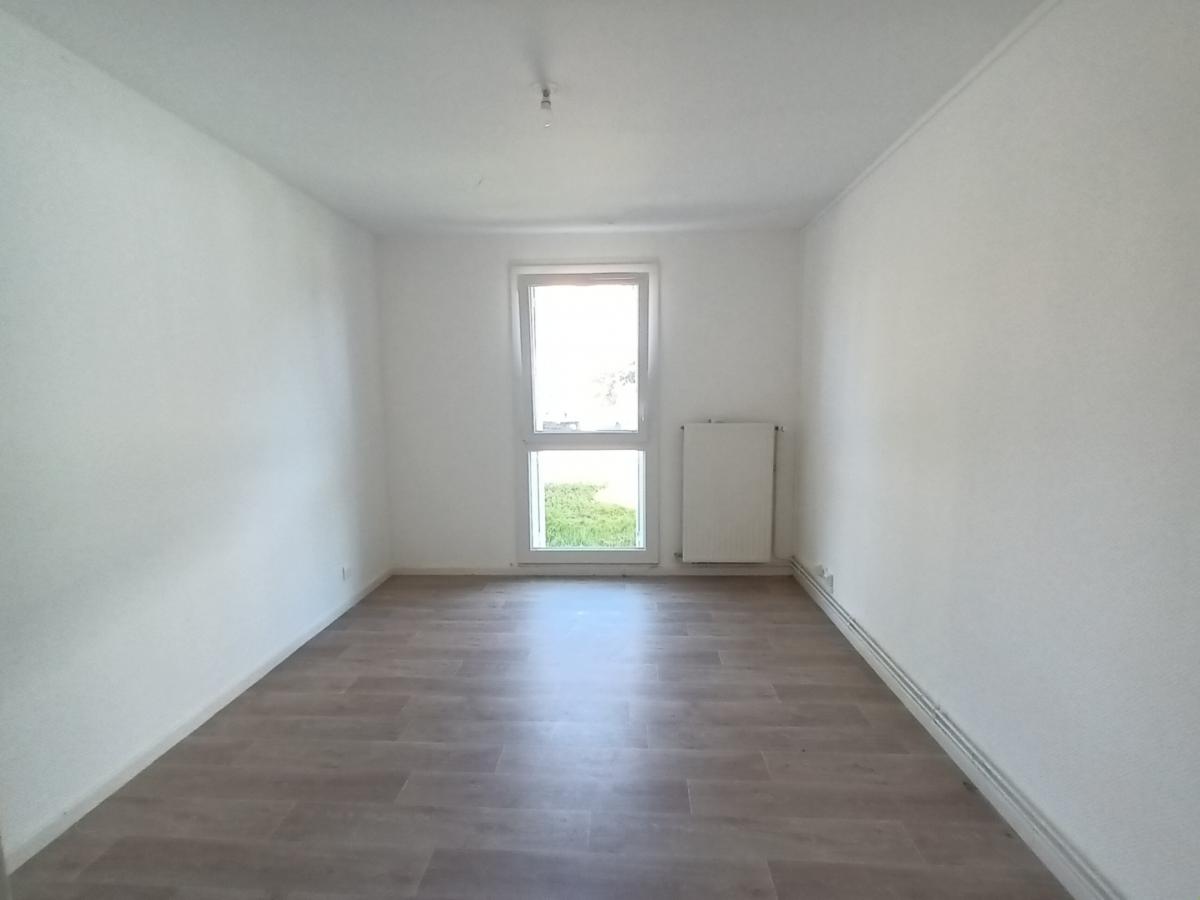 
																																							6 pièces - 
																																						RDC - 107m² - 293 700 € - Photo #3