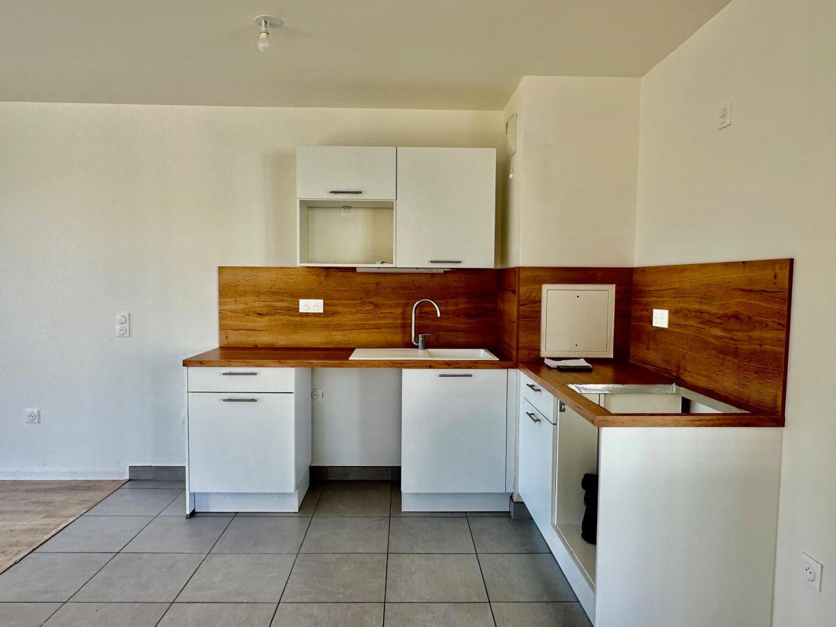 
																			4 pièces - 
																		1er étage - 95m² - 1 537,96 € - Photo #2