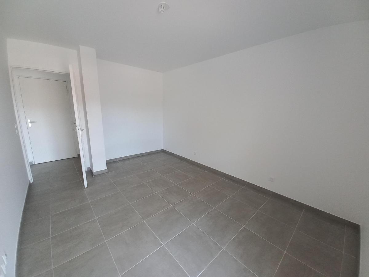 
																																							3 pièces - 
																																						1er étage - 61m² - 1 133,48 € - Photo #5