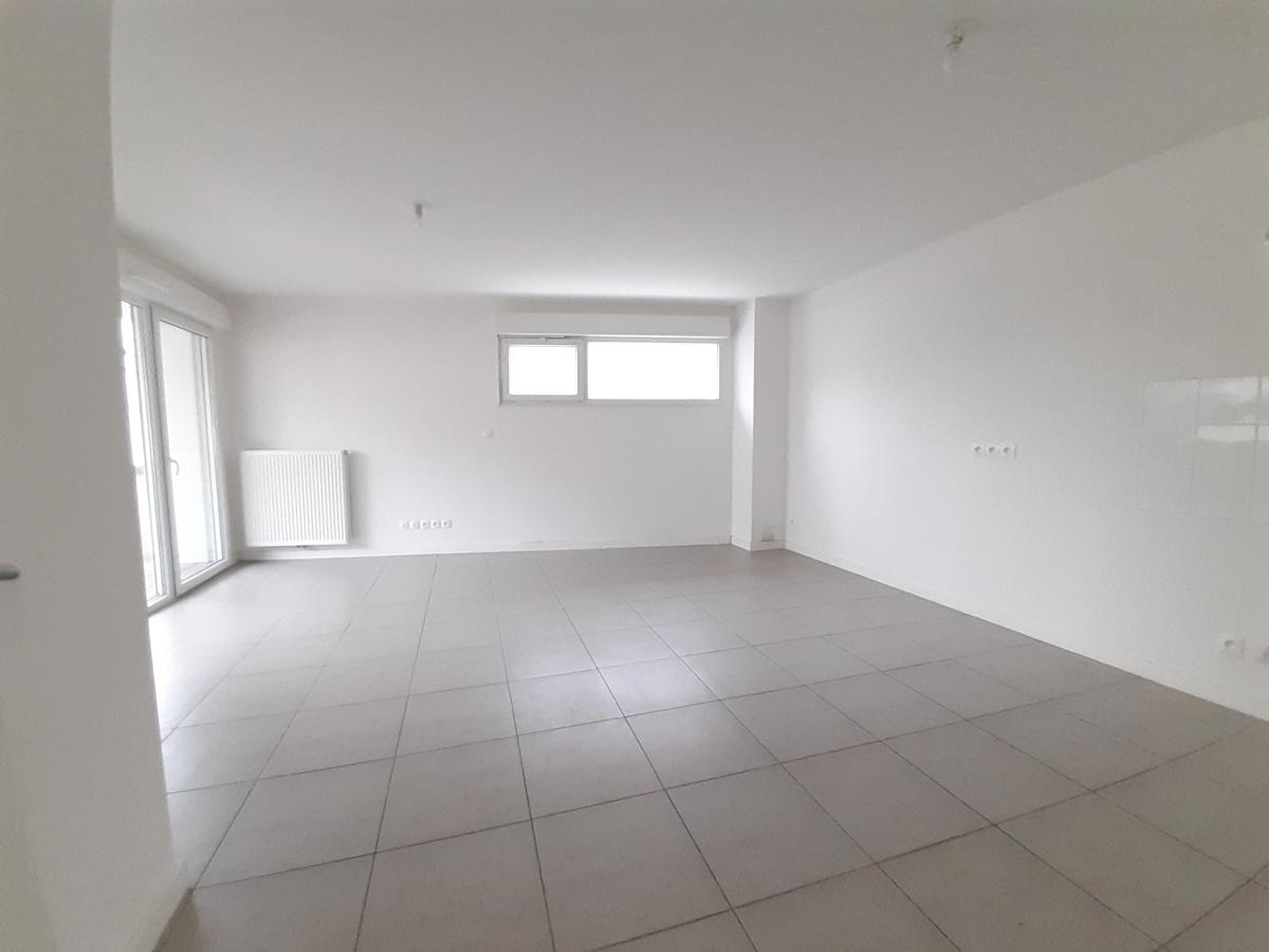 3 pièces - 1er étage - 63m² - 976,86 € - Photo #3