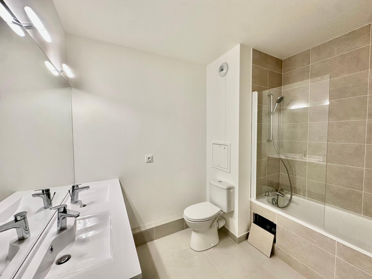 
																			4 pièces - 
																		3ème étage - 79m² - 1 550,40 € - Photo #5