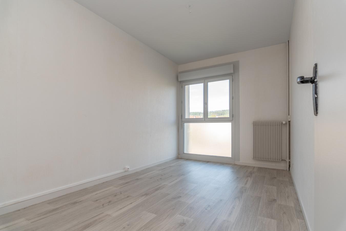 
																																							4 pièces - 
																																						1er étage - 81m² - 644,51 € - Photo #4