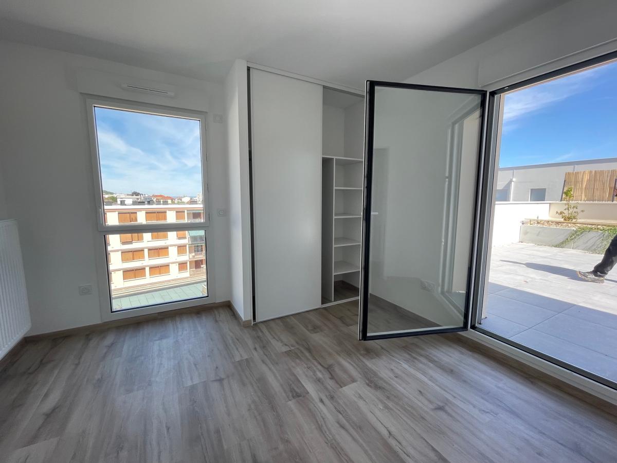 5 pièces - 5ème étage - 104m² - 1 199,00 € - Photo #1