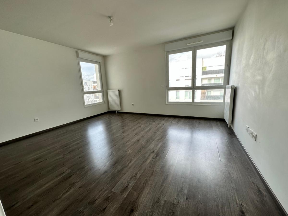 
																			4 pièces - 
																		1er étage - 78m² - 1 232,53 € - Photo #3