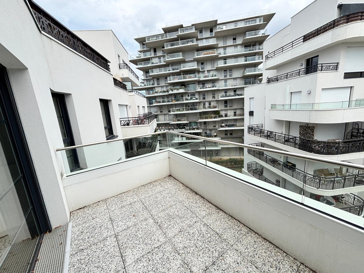 
																																							1 pièce - 
																																						1er étage - 32m² - 901,10 € - Photo #2