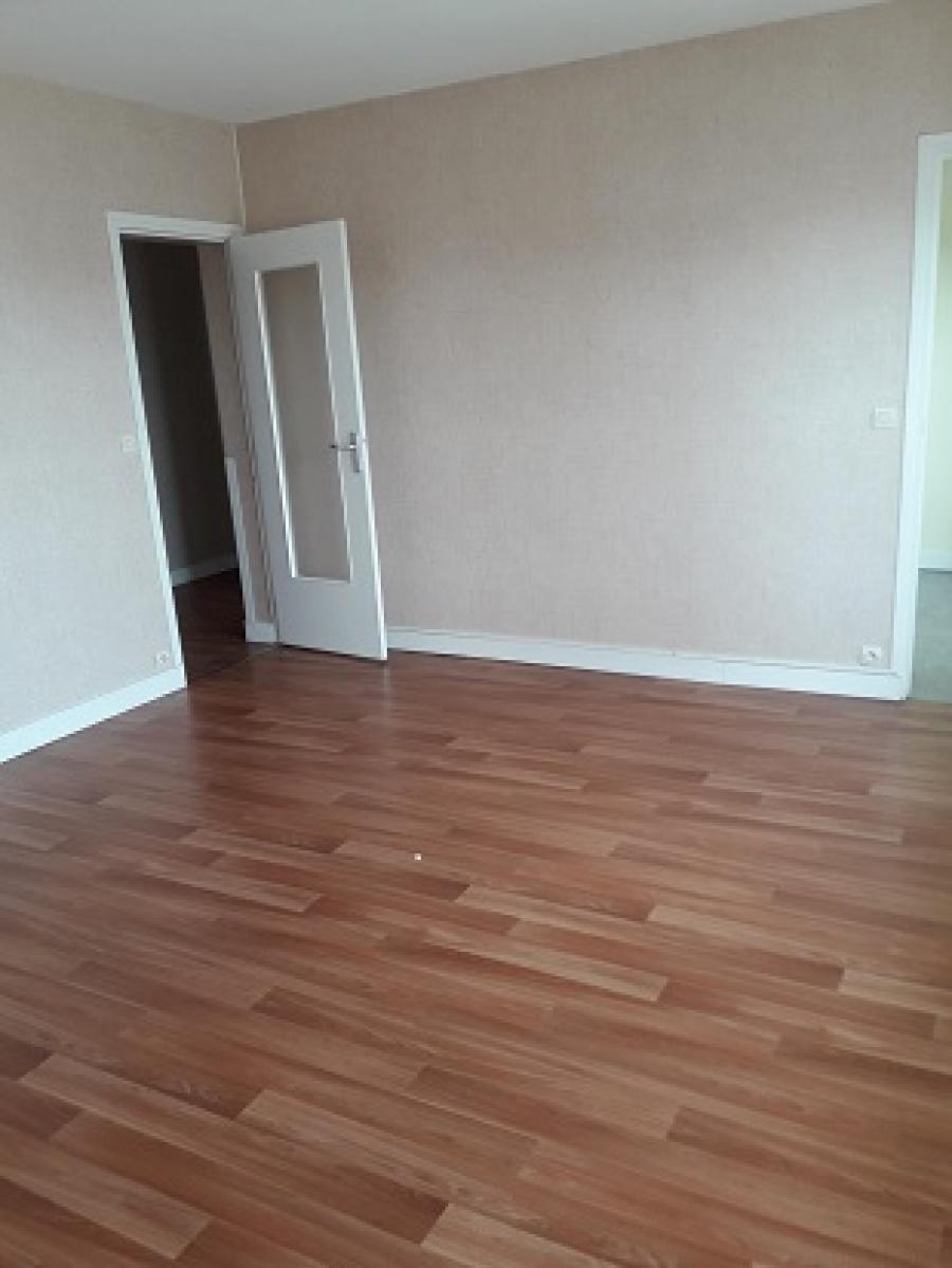 4 pièces - 10ème étage - 73m² - 741,37 € - Photo #4