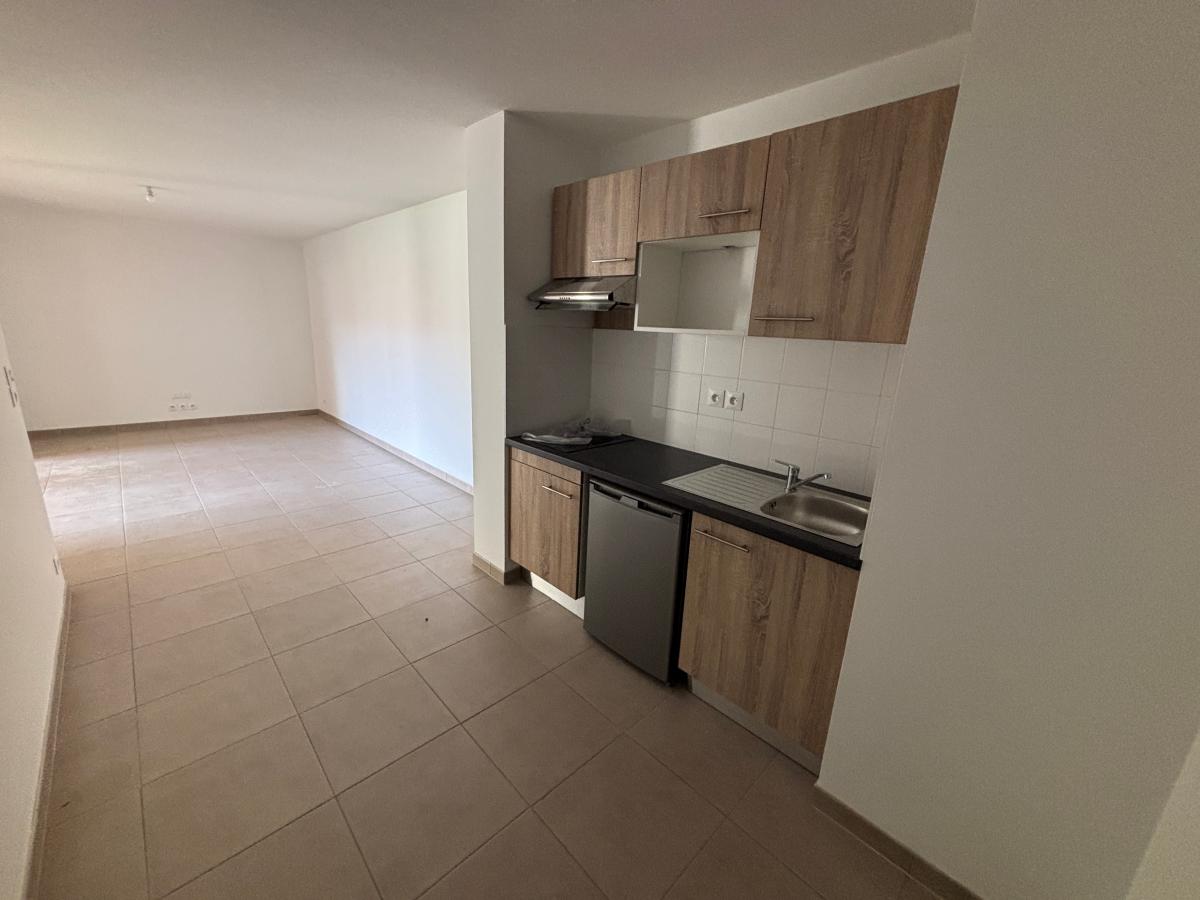 
																																							2 pièces - 
																																						RDC - 48m² - 691,67 € - Photo #2