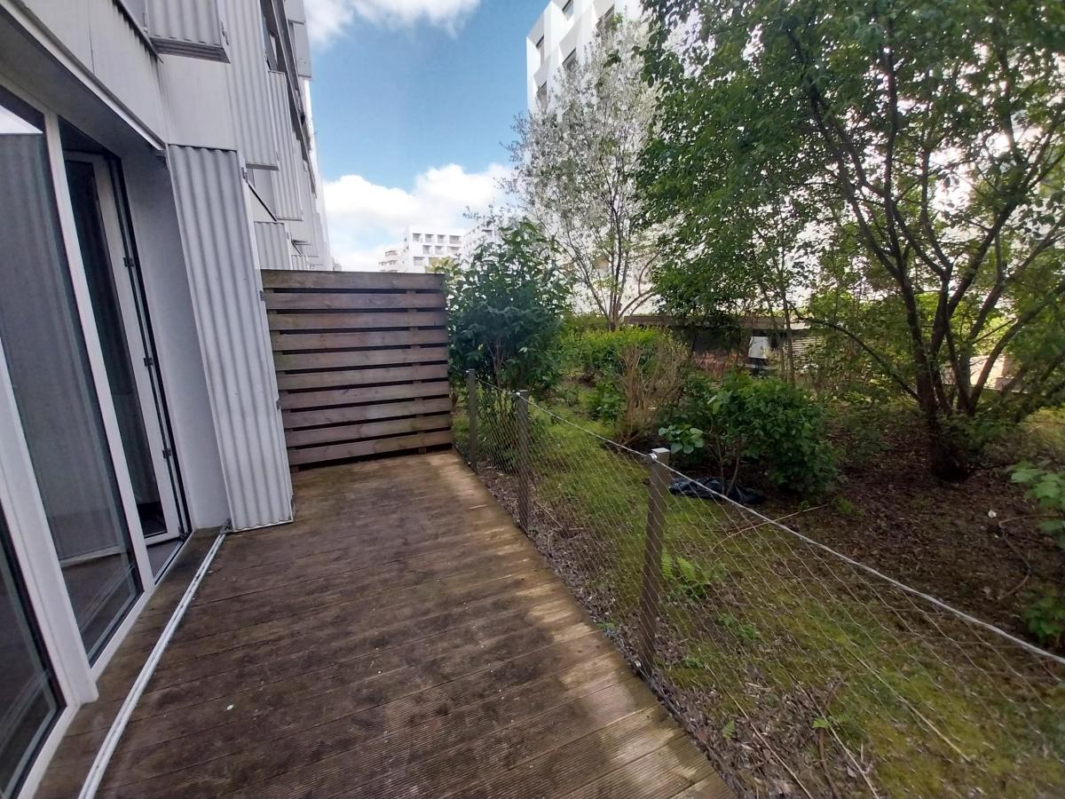 
																																							4 pièces - 
																																						1er étage - 92m² - 2 132,45 € - Photo #2